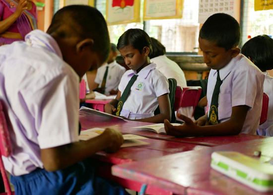 SERVE-Sri-Lanka-Group-School-Visit-class