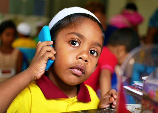 SERVE-Sri-Lanka-Professionals-Fundraising-Child-phone